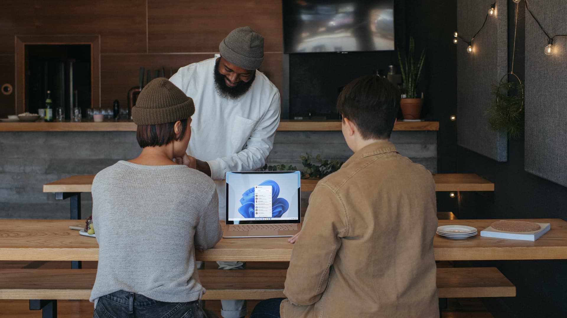 People looking at the laptop